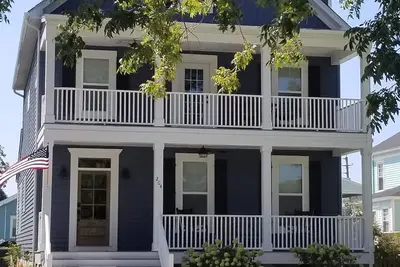 Image de The Oyster Bed Inn, Nouvelle Construction, à un pâté de maisons de la plage et vue sur la baie