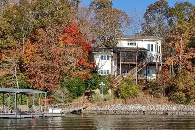 Image de Grande maison de vacances multi-génération sur le magnifique lac Keowee!