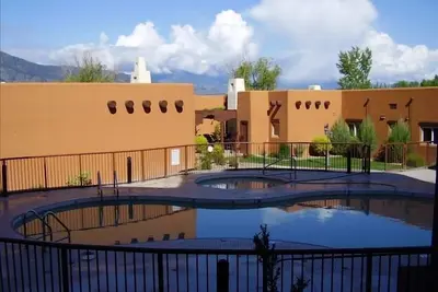 Image de Belle maison de ville de 3 chambres au bord du lac Location de vacances