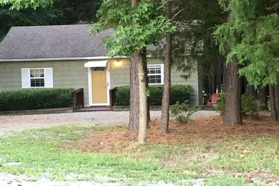 Image de 2 Bedroom Cabin Private Yard, Dock. Pets welcome. Hwy 58 Buggs Island -Kerr Lake