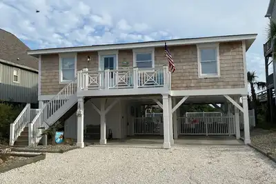 Image de Cottage face à l'océan récemment rénové avec piscine privée!