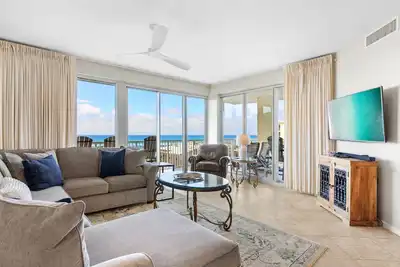 Image de Unité de coin de luxe! 1408 pi Immense 500 pieds carrés. Balcon!