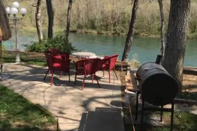 Image de Chalet sur le lac Taneycomo, près du Collège des Ozarks et le barrage.