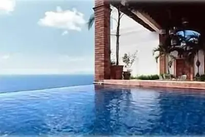 Image de Villa romantique de 3 étages avec vue magnifique depuis la suite principale 4