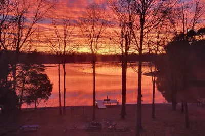 Image de Belle maison de Watts Bar Lakefront.
