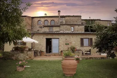 Image de Villa panoramique et de charme avec jardin privé en Toscane
