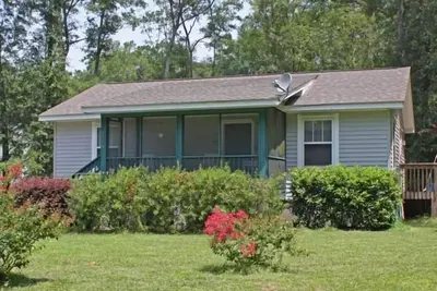 Image de Seabrook Cottage - Niché parmi les arbres, une retraite rurale tranquille!
