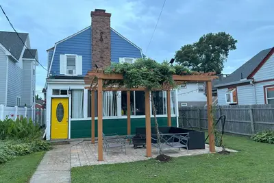 Image de Familial, Jardin clos, abordable Private Home, courte promenade de la plage