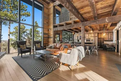 Image de Greystone - Cabine Black Hills rustique moderne unique en son genre