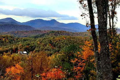 Image de <br> Fab Tri-State Mnt View<br>Gated com. Routes pavées<br> Table de billard avec bain à remous 3 chambres