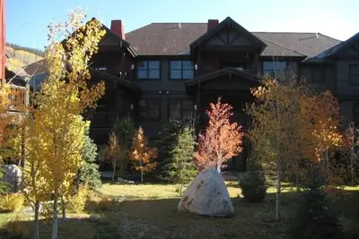 Image de Nouveau condo haut de gamme. Vues sur la montagne. Près de New Lift & Ski School.