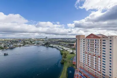 Image de Condo 2 chambres à Highrise à distance de marche d'Universal