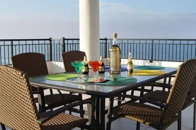 Image de Luxe Ocean-Front Condo Playa Tour Royale 1 Paradise Village