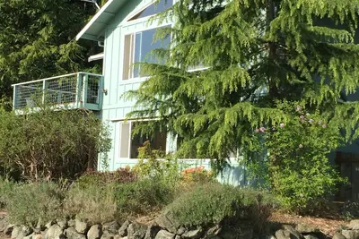 Image de Belle Privé Rénové Ensoleillé Cabin Accueil Avec Woods, Meadow et de la Faune