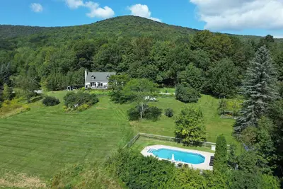 Image de Plongez! Prendre Des RÉSERVATIONS D'ÉTÉ Maintenant Piscine, bain à remous, vues à proximité des sites
