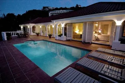 Image de Villa privée donnant sur l'océan et le français Mountainside