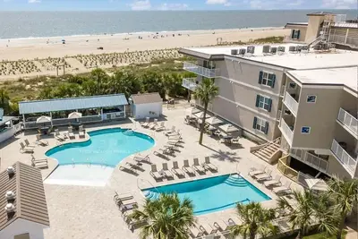 Image de Pourquoi rester n'importe où ailleurs! - Deux suites - Vue sur l'océan - Super plage!