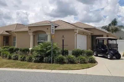 Image de Courtyard 3 Br - Central Villages location - Printemps / Été 2018