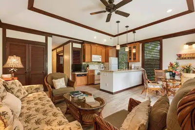 Image de Unité de plantation de Kiahuna au rez-de-chaussée entièrement rénovée. Étapes vers la plage!