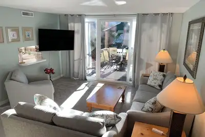 Image de 3 Br. Belle, en face de la plage, Wifi, confortable et sécurisé