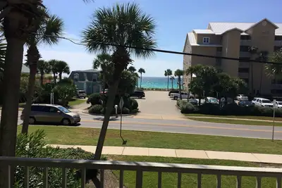 Image de Belle Crystal Beach - Ocean View - pas de la plage - Unité de Fin 2e étage