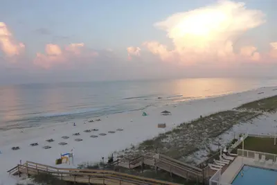 Image de Amazing Location! Golfe Condo avant!