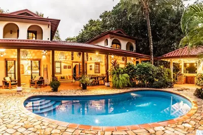 Image de Tropical Surfside Villa récemment rénovée à Playa Guiones, Nosara