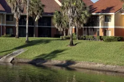 Image de 1 chambre 1 salle de bain Près de Disney!