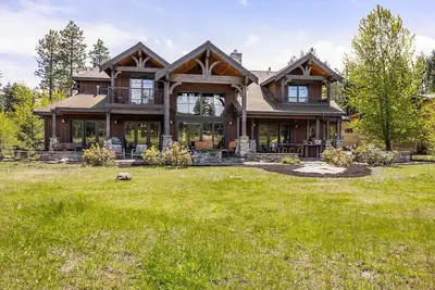 Image de Maison Des Sept Chambres Du Suncadia! * 6 300 pieds carrés * 7 Br, Priv. Piscine * 2 bains à remous * Golf