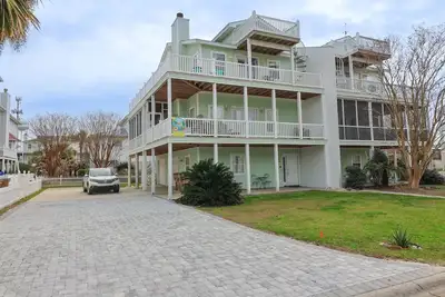 Image de \"Retraite Angler's\" Town home sur Tybee's North Island. 4 chambres et animaux acceptés