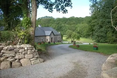 Image de Cottage privé et isolé sur 4 acres au bord d'une rivière