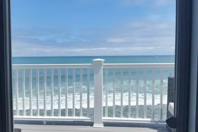 Image de Direct Ocean Front Home juste rénové de haut en bas en 2015
