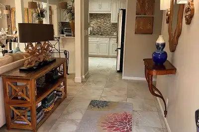 Image de 108 Beachwalk Animaux acceptés Condo, étapes à la plage!