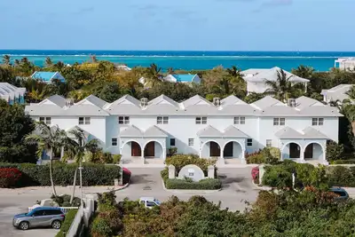 Image de Bijou! Sophistication et confort à Turtle Cove