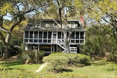 Maison isolée avec Dock dans le marais