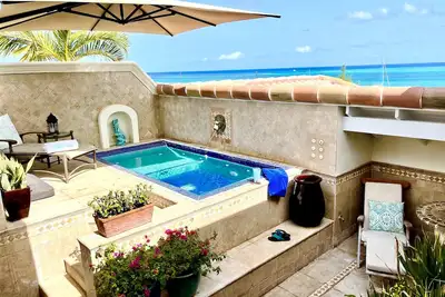 Image de Tranche de paradis vous attend: Penthouse en bord de mer avec bassin profond privé / spa