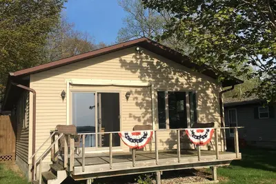 Image de Maison Immaculée directement sur le magnifique lac Hubbard.