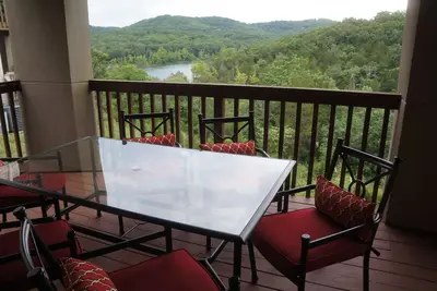 Image de Hou La La! Ce est notre nouvelle place entièrement rénové sur le lac! Juste à côté de Sdc!