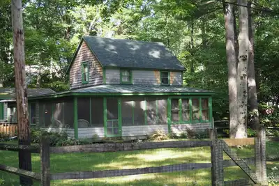 Image de Cabin Vermont classique sur 2. 5 acres avec lac Façade