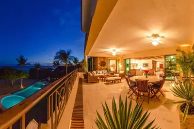 Image de Luxury Beachfront Resort Condo - Golf Cart, Cook, de ménage, de membre Club Premium