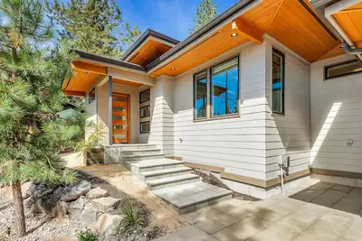 Image de Tout nouveau milieu du siècle la maison de luxe; Côté ouest; marcher partout