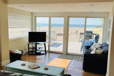 Image de Lac front intérieur avec plage de sable!