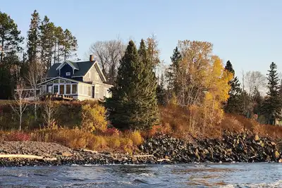 Image de Beach Cliff Beauty - Vues fantastiques sur le lac Supérieur et Silver Creek