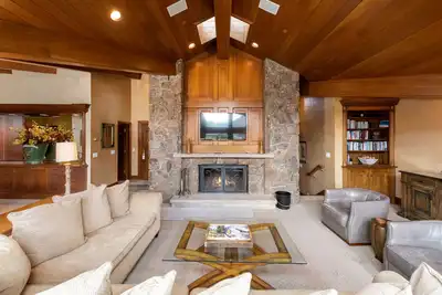 Image de Situé au coeur de Vail Village, à quelques pas de Gondola One - Penthouse unit