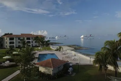 Image de George Town Villas - Belle Ocean Front Condominium