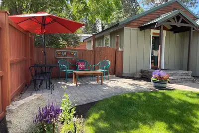 Image de The Westside Cottage: au cœur du quartier de Galveston Ave avec bain à remous privé