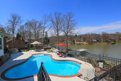 Image de des vacances en famille ou des événements (mariage) Waterfront Lake Wylie home - piscine-bain à remous
