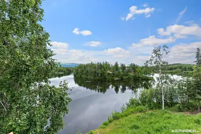 Image de Spacieuse maison privée au bord du lac - Parfait pour les familles et les locations d'entreprise