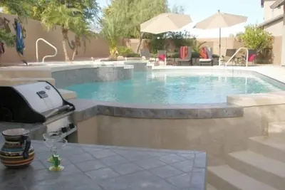 Image de Chandler Unifamiliale / Piscine chauffée et spa / Bar dans la piscine