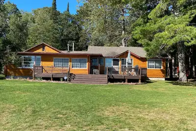 Image de Une touche de Northwoods sur le lac, créez vos souvenirs et sentez-vous comme chez vous.